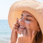 انتخاب ضد آفتاب مناسب برای انواع پوست: راهنمای گام به گام برای محافظت از پوست در برابر آفتاب