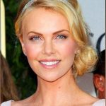 تکنیکهای آرایشی شارلیز ترون برای داشتن چهرهای جذاب و بینقص